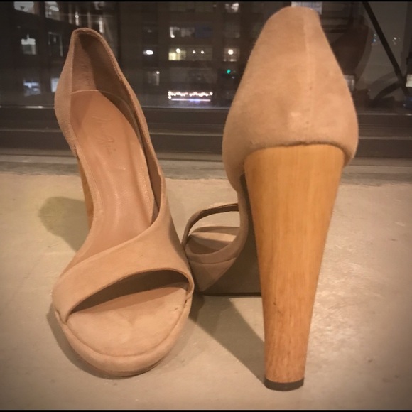 BCBGMAXAZRIA TAN BEIGE SUEDE WOOD HEEL - Picture 2 of 4